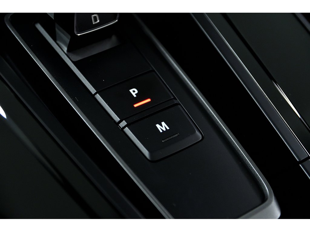 Porsche 911 Targa 4 GTS / Premium Package / Front Axle Lift / 2025 à Laval, Québec - 30 - w1024h768px