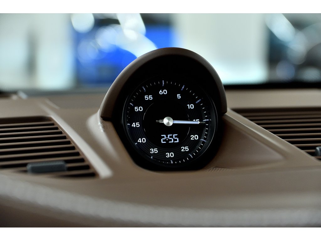 Porsche 911 Targa 4 GTS / Premium Package / Front Axle Lift / 2025 à Laval, Québec - 25 - w1024h768px