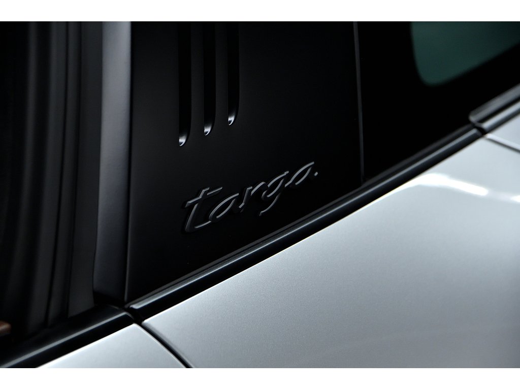 Porsche 911 Targa 4 GTS / Premium Package / Front Axle Lift / 2025 à Laval, Québec - 12 - w1024h768px