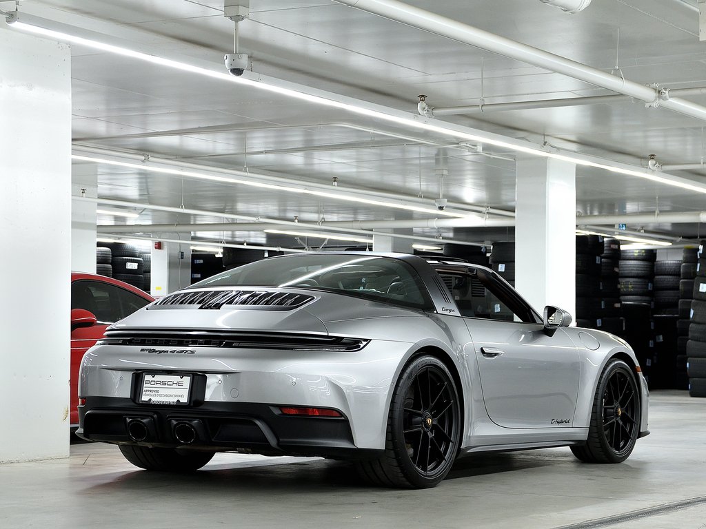 2025 Porsche 911 Targa 4 GTS / Premium Package / Front Axle Lift / in Laval, Quebec - 3 - w1024h768px