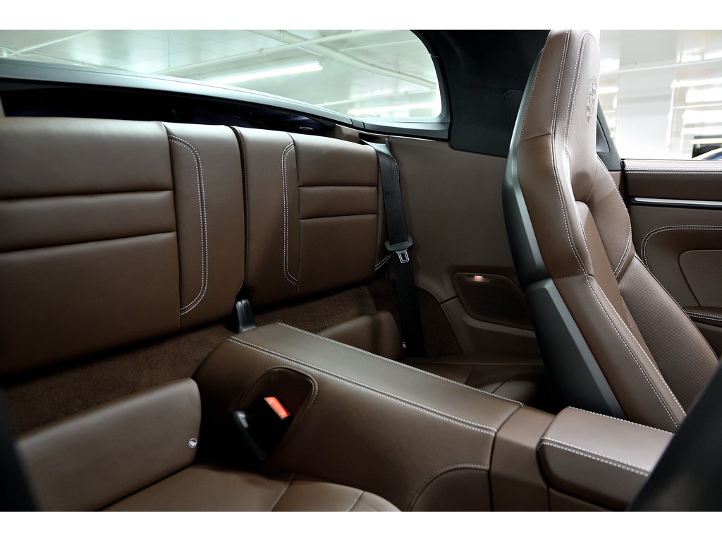 Porsche 911 Targa 4 GTS / Premium Package / Front Axle Lift / 2025 à Laval, Québec - 40 - w1024h768px