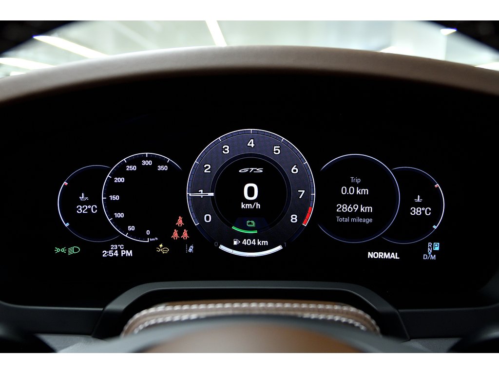 Porsche 911 Targa 4 GTS / Premium Package / Front Axle Lift / 2025 à Laval, Québec - 20 - w1024h768px