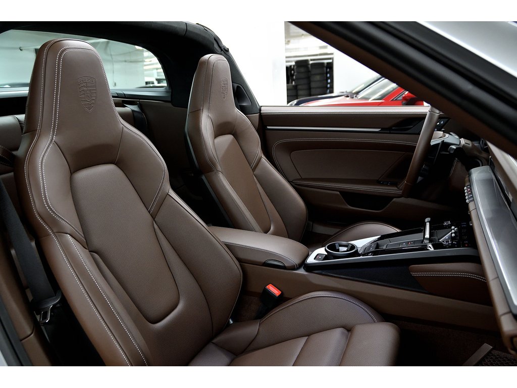 Porsche 911 Targa 4 GTS / Premium Package / Front Axle Lift / 2025 à Laval, Québec - 38 - w1024h768px