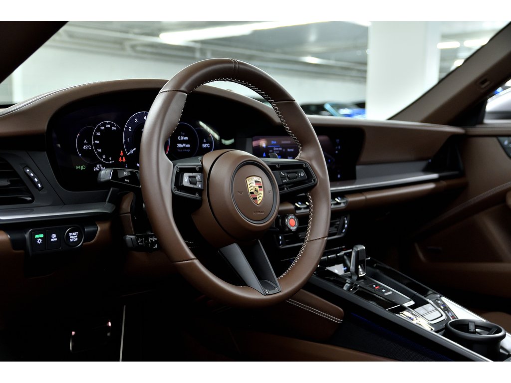 Porsche 911 Targa 4 GTS / Premium Package / Front Axle Lift / 2025 à Laval, Québec - 14 - w1024h768px