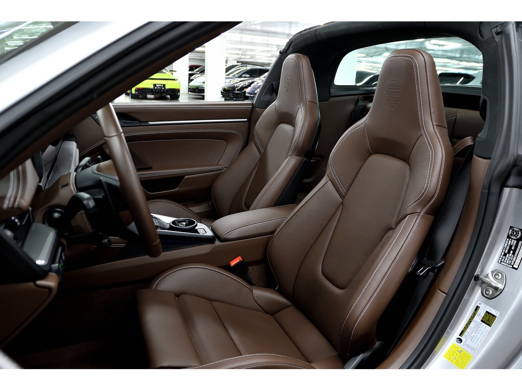 Porsche 911 Targa 4 GTS / Premium Package / Front Axle Lift / 2025 à Laval, Québec - 19 - w1024h768px