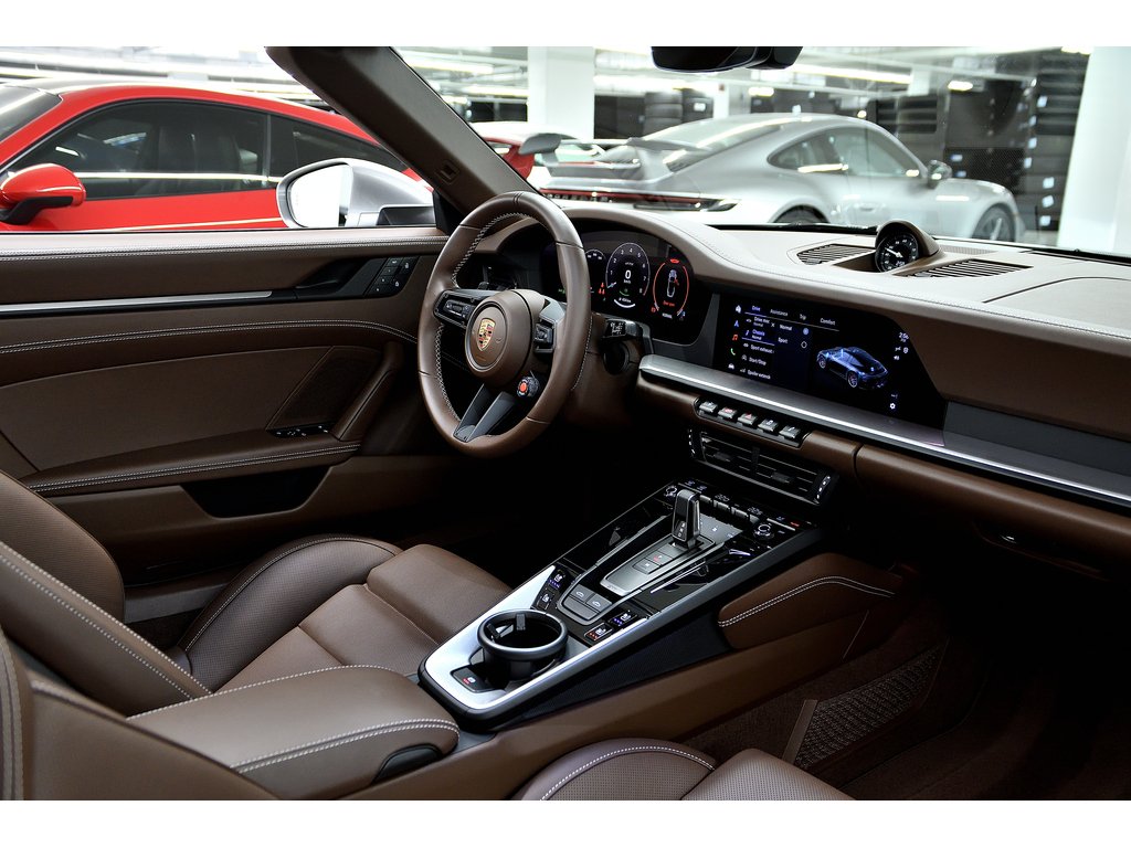 Porsche 911 Targa 4 GTS / Premium Package / Front Axle Lift / 2025 à Laval, Québec - 35 - w1024h768px