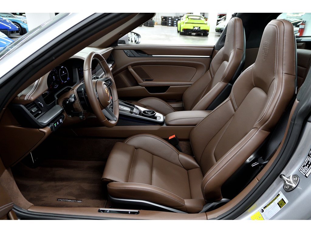 2025 Porsche 911 Targa 4 GTS / Premium Package / Front Axle Lift / in Laval, Quebec - 17 - w1024h768px