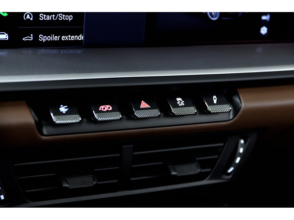 Porsche 911 Targa 4 GTS / Premium Package / Front Axle Lift / 2025 à Laval, Québec - 28 - w1024h768px