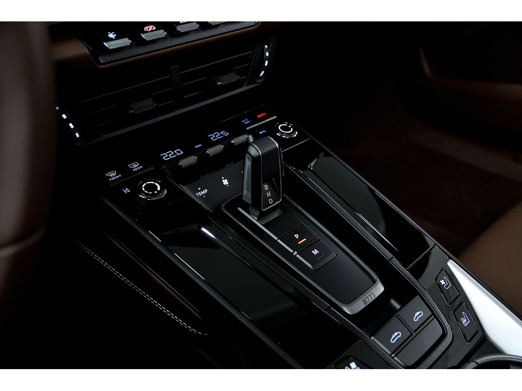 Porsche 911 Targa 4 GTS / Premium Package / Front Axle Lift / 2025 à Laval, Québec - 29 - w1024h768px