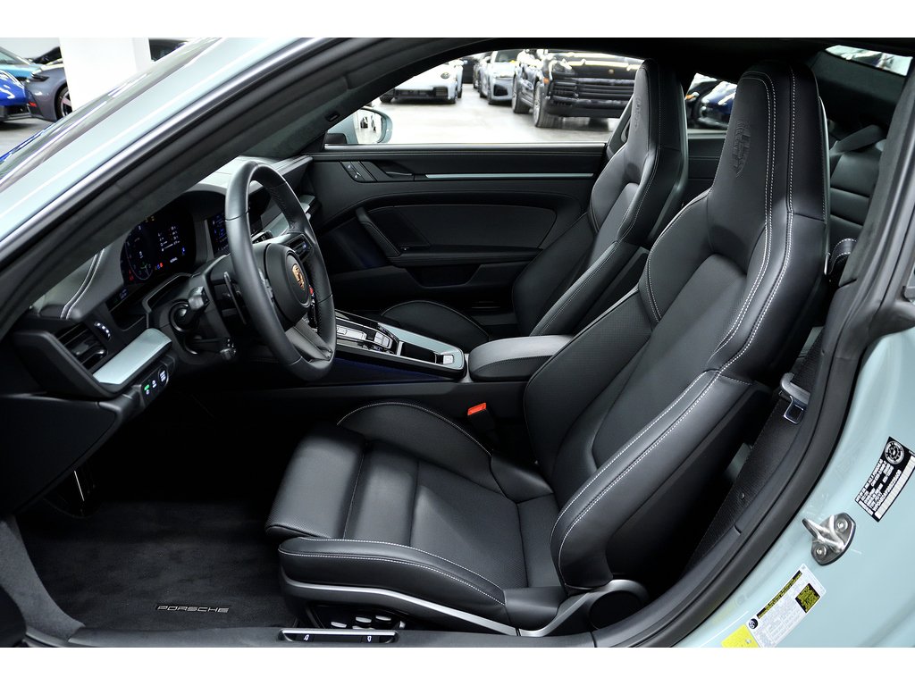 Porsche 911 Carrera 4 GTS Coupe / Front Axle Lift / Premium / 2025 à Laval, Québec - 13 - w1024h768px