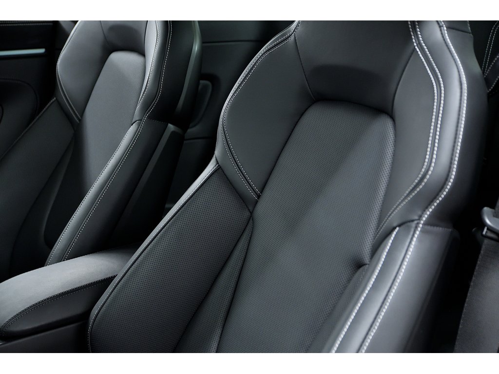 Porsche 911 Carrera 4 GTS Coupe / Front Axle Lift / Premium / 2025 à Laval, Québec - 15 - w1024h768px