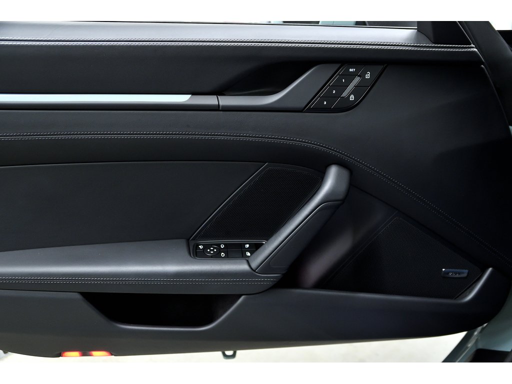 Porsche 911 Carrera 4 GTS Coupe / Front Axle Lift / Premium / 2025 à Laval, Québec - 31 - w1024h768px