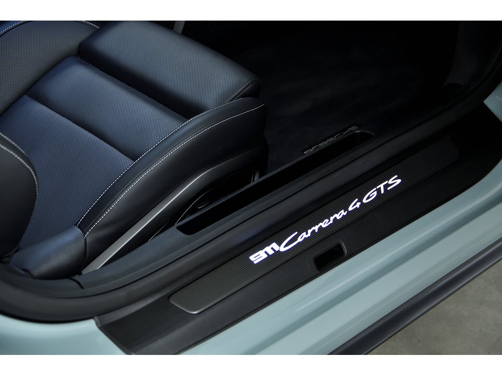 2025 Porsche 911 Carrera 4 GTS Coupe / Front Axle Lift / Premium / in Laval, Quebec - 35 - w1024h768px