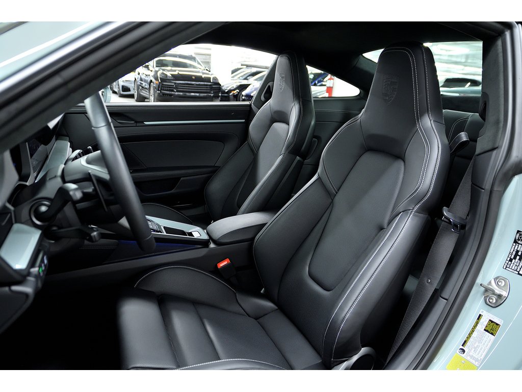 Porsche 911 Carrera 4 GTS Coupe / Front Axle Lift / Premium / 2025 à Laval, Québec - 17 - w1024h768px