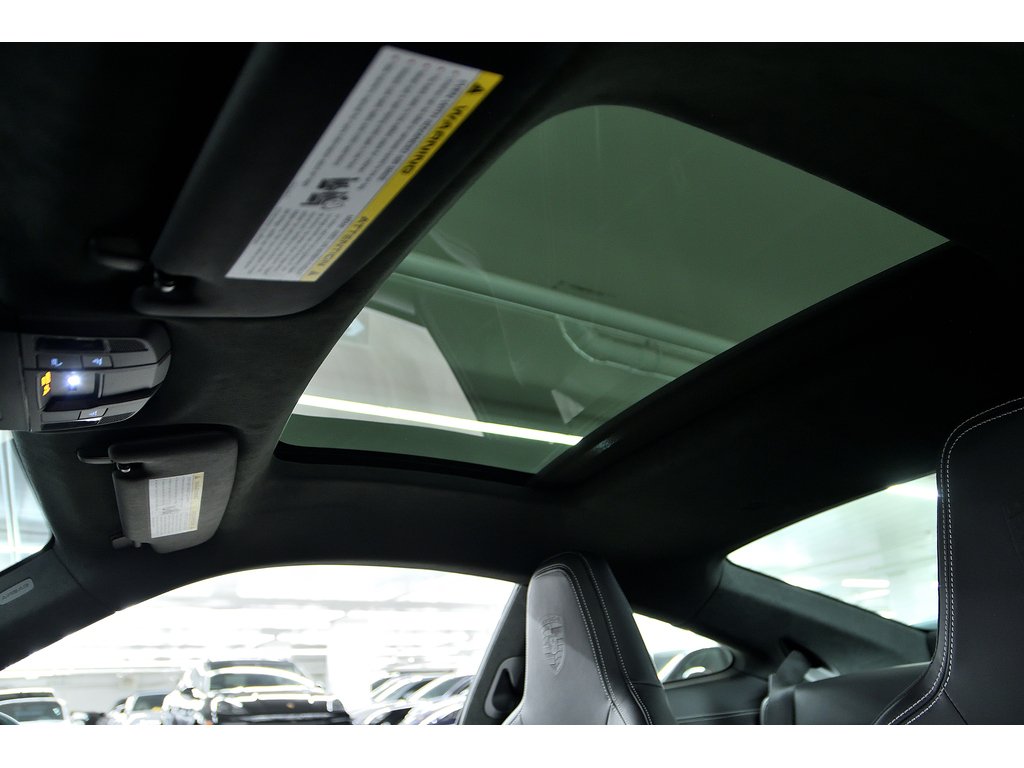 Porsche 911 Carrera 4 GTS Coupe / Front Axle Lift / Premium / 2025 à Laval, Québec - 16 - w1024h768px