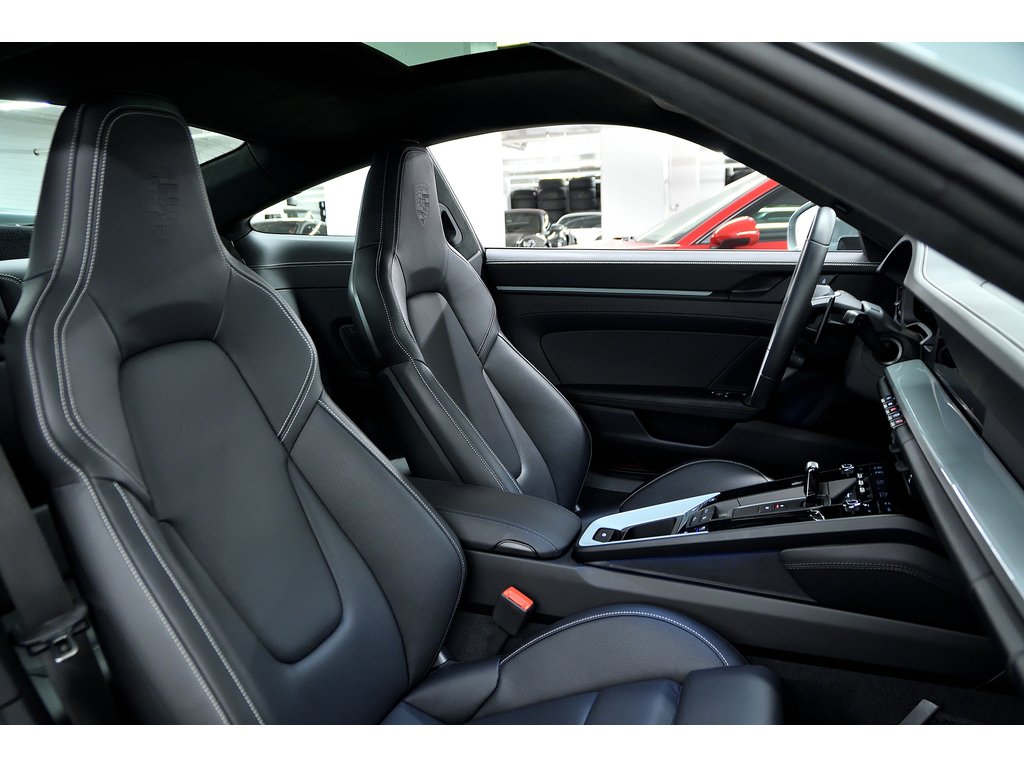 Porsche 911 Carrera 4 GTS Coupe / Front Axle Lift / Premium / 2025 à Laval, Québec - 37 - w1024h768px