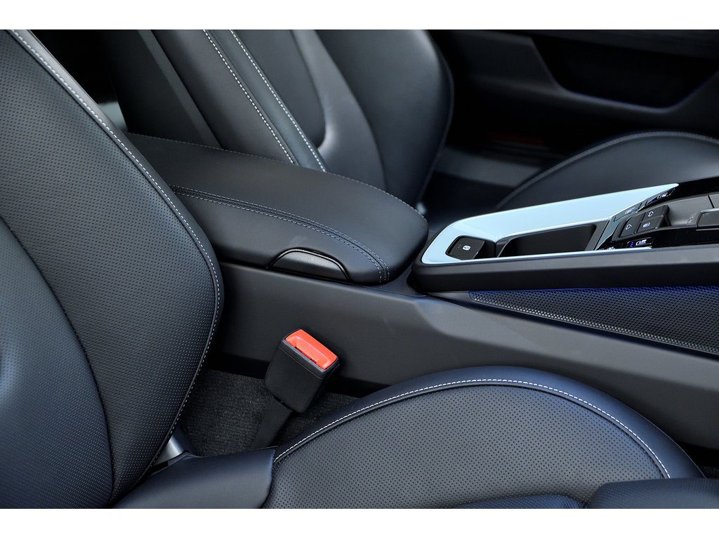 Porsche 911 Carrera 4 GTS Coupe / Front Axle Lift / Premium / 2025 à Laval, Québec - 38 - w1024h768px