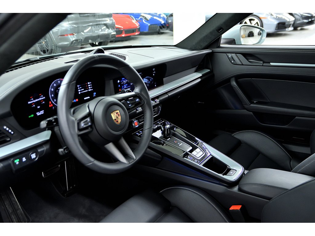 Porsche 911 Carrera 4 GTS Coupe / Front Axle Lift / Premium / 2025 à Laval, Québec - 12 - w1024h768px