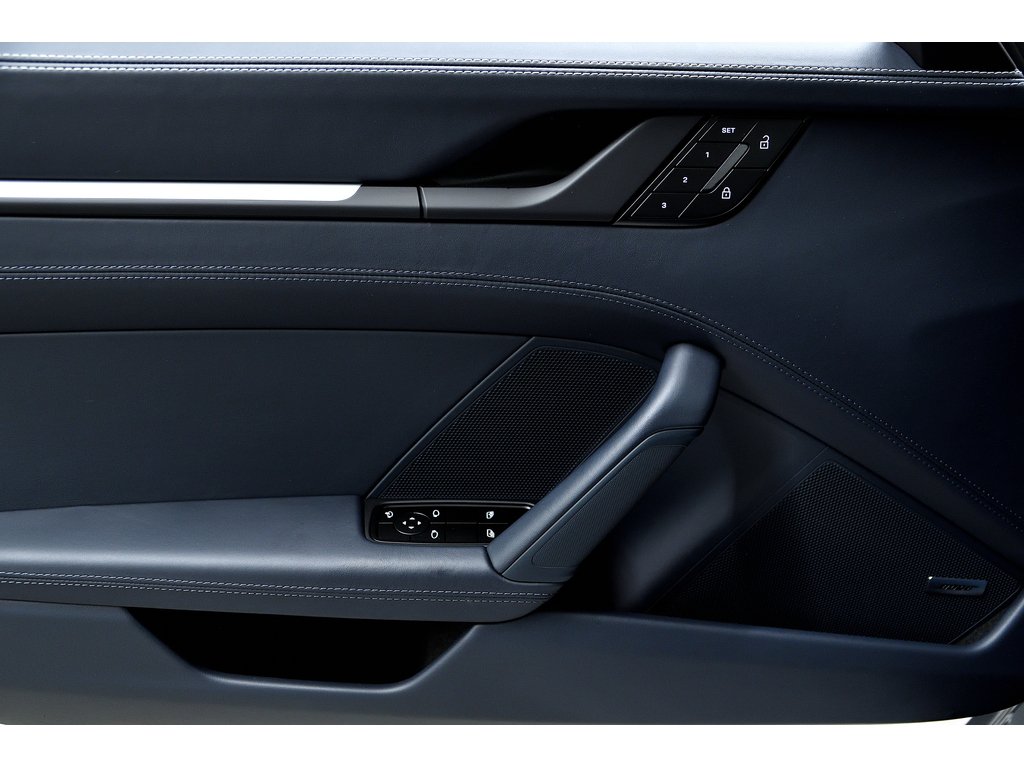 2025 Porsche 911 Carrera / Premium Package / Sport Exhaust / BOSE in Laval, Quebec - 31 - w1024h768px