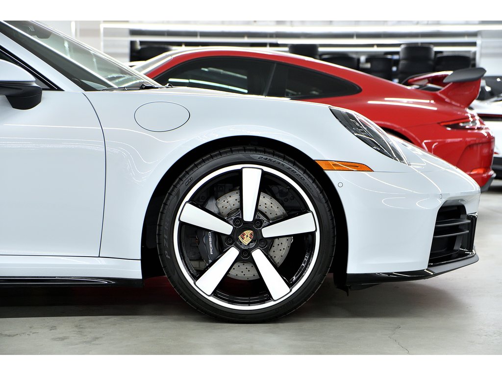 Porsche 911 Carrera / Premium Package / Sport Exhaust / BOSE 2025 à Laval, Québec - 9 - w1024h768px