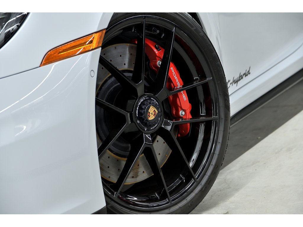 Porsche 911 Carrera 4 GTS Coupe / Premium Package / BOSE 2025 à Laval, Québec - 8 - w1024h768px