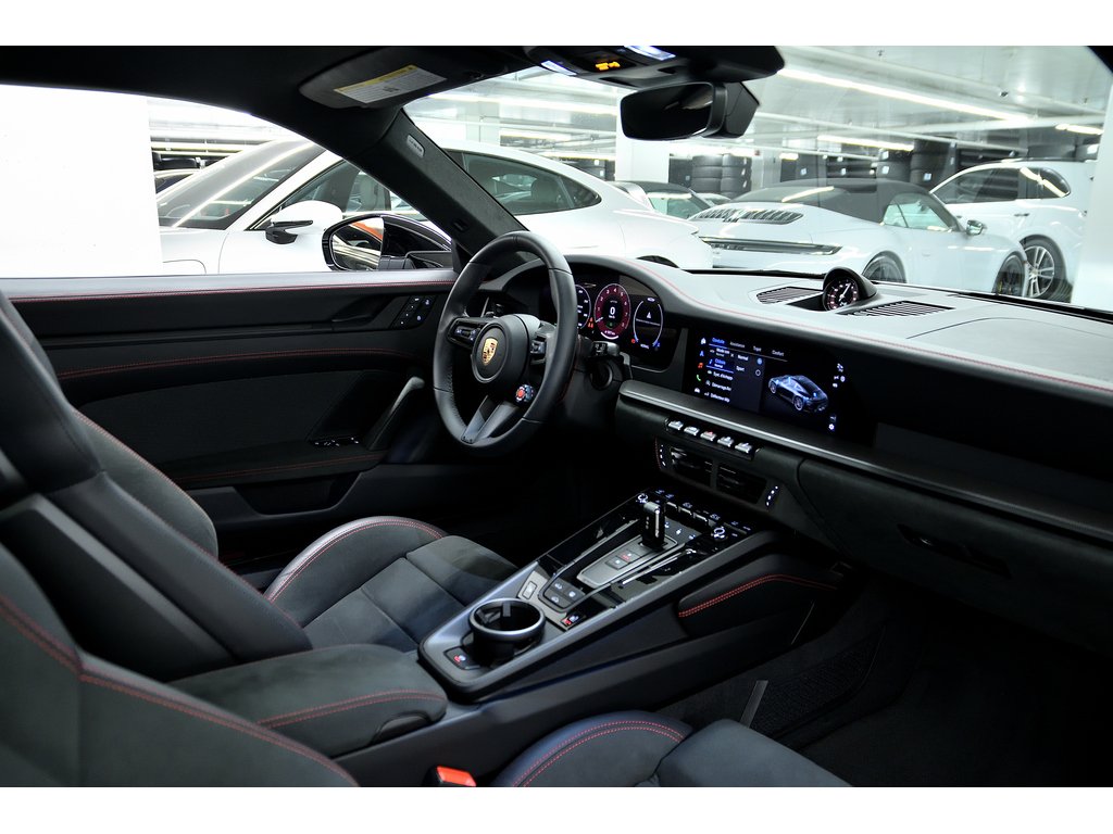 Porsche 911 Carrera 4 GTS Coupe / Premium Package / BOSE 2025 à Laval, Québec - 27 - w1024h768px