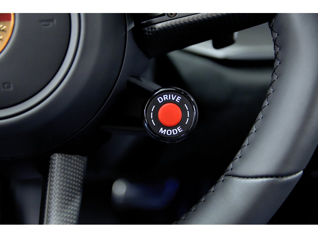 Porsche 911 Carrera 4 GTS Coupe / Premium Package / BOSE 2025 à Laval, Québec - 17 - w1024h768px