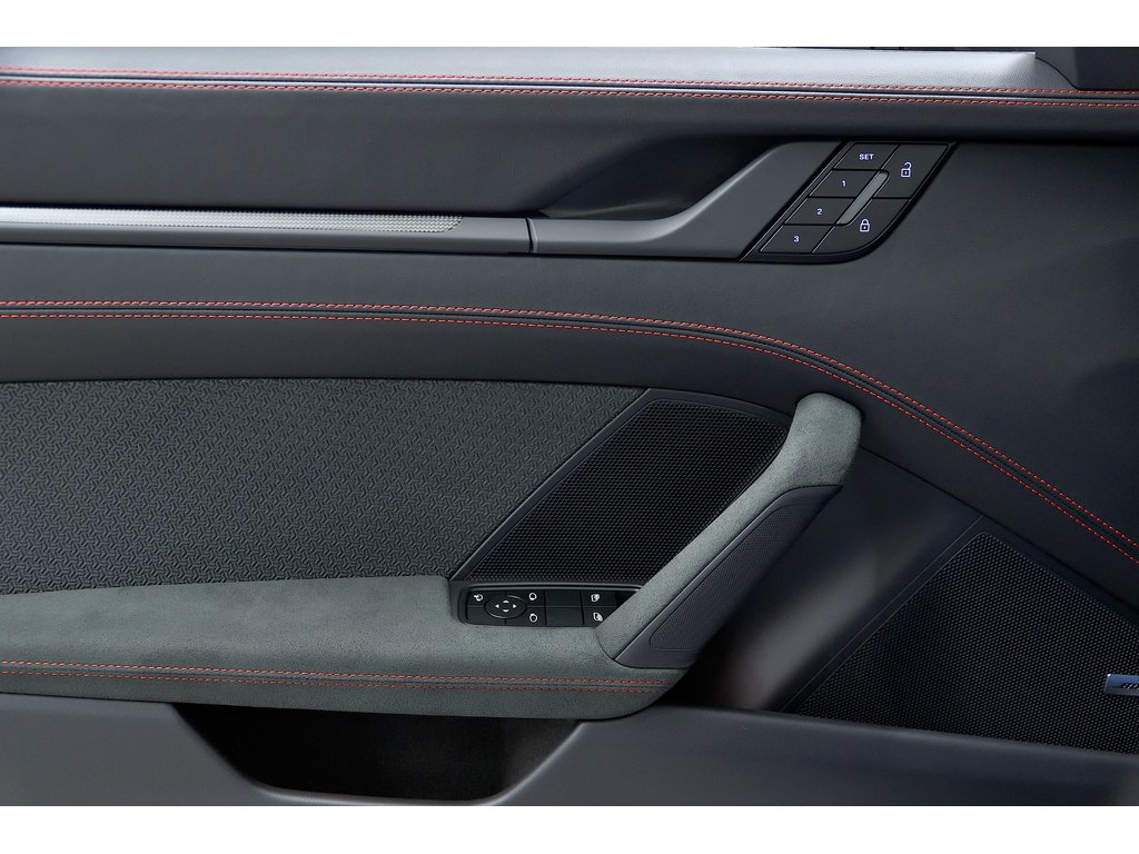 Porsche 911 Carrera 4 GTS Coupe / Premium Package / BOSE 2025 à Laval, Québec - 25 - w1024h768px