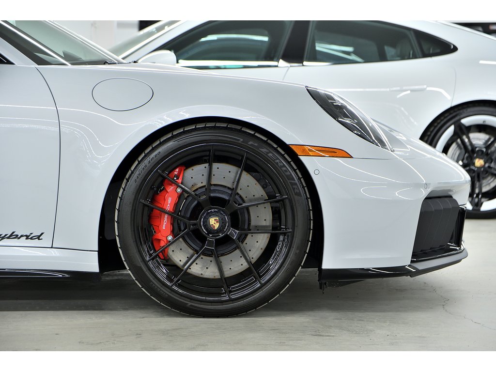 Porsche 911 Carrera 4 GTS Coupe / Premium Package / BOSE 2025 à Laval, Québec - 9 - w1024h768px