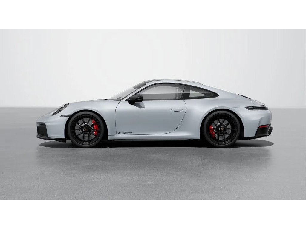 Porsche 911 Carrera 4 GTS Coupe / Premium Package / BOSE 2025 à Laval, Québec - 2 - w1024h768px