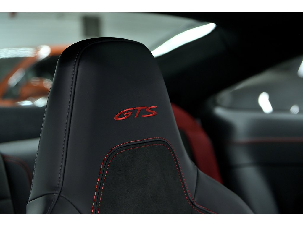 Porsche 911 Carrera 4 GTS Coupe / Premium Package / BOSE 2025 à Laval, Québec - 31 - w1024h768px