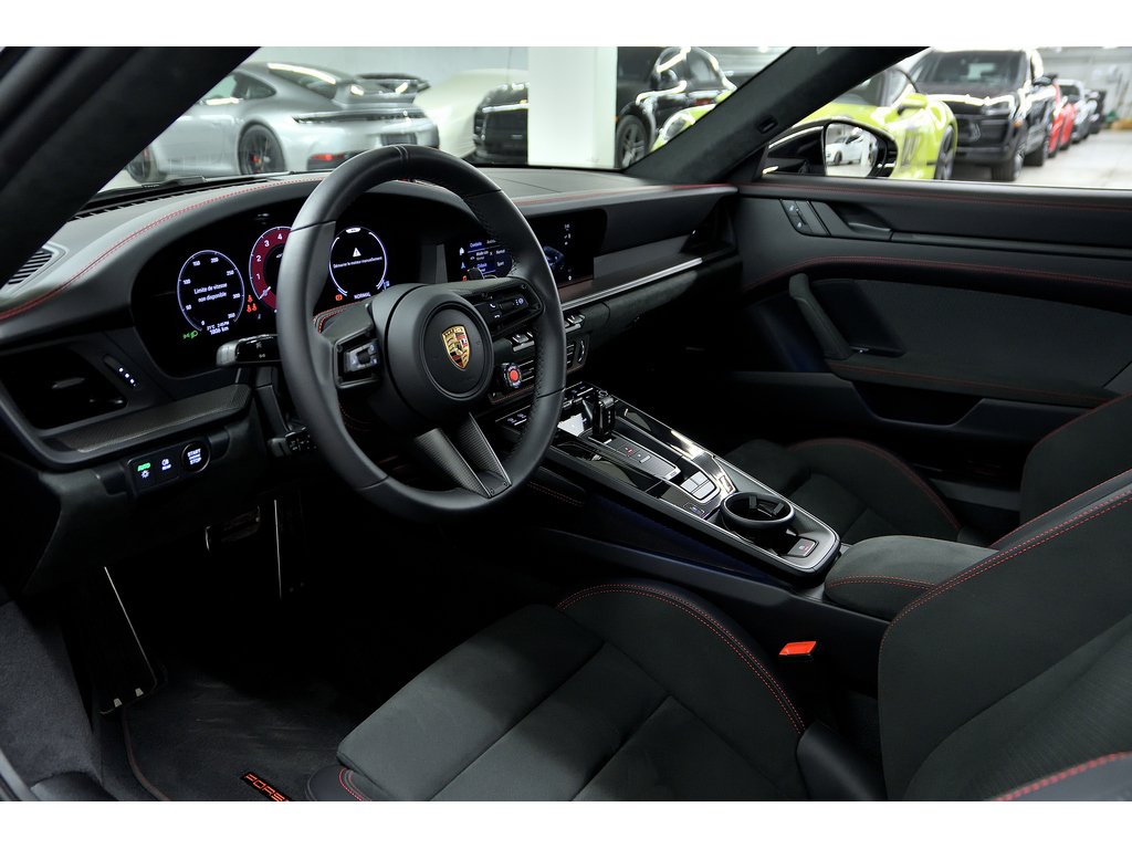 Porsche 911 Carrera 4 GTS Coupe / Premium Package / BOSE 2025 à Laval, Québec - 11 - w1024h768px