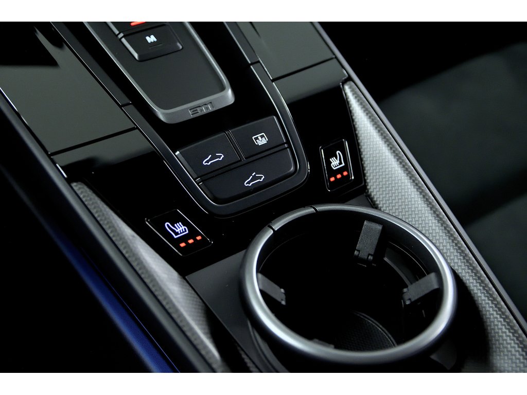 Porsche 911 Carrera 4 GTS Coupe / Premium Package / BOSE 2025 à Laval, Québec - 24 - w1024h768px