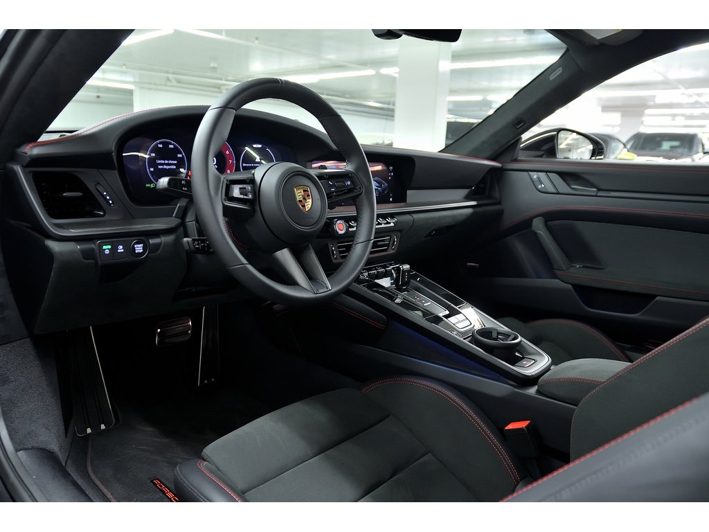 Porsche 911 Carrera 4 GTS Coupe / Premium Package / BOSE 2025 à Laval, Québec - 10 - w1024h768px