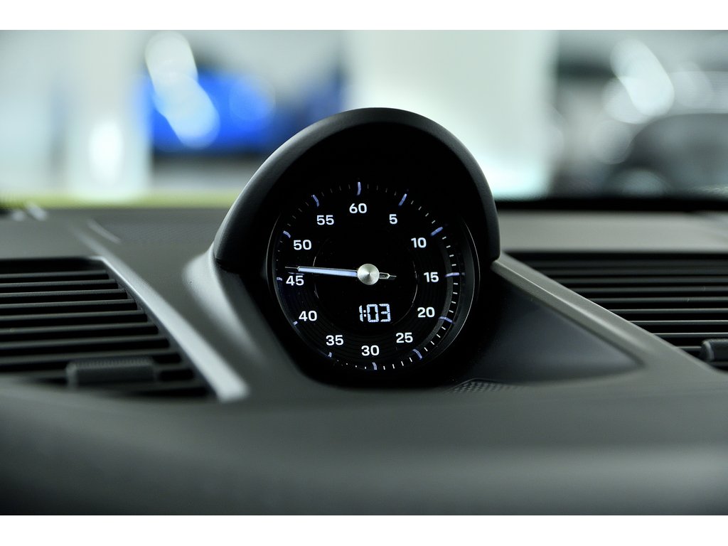 2025 Porsche 911 Carrera 4 GTS Coupe in Laval, Quebec - 22 - w1024h768px