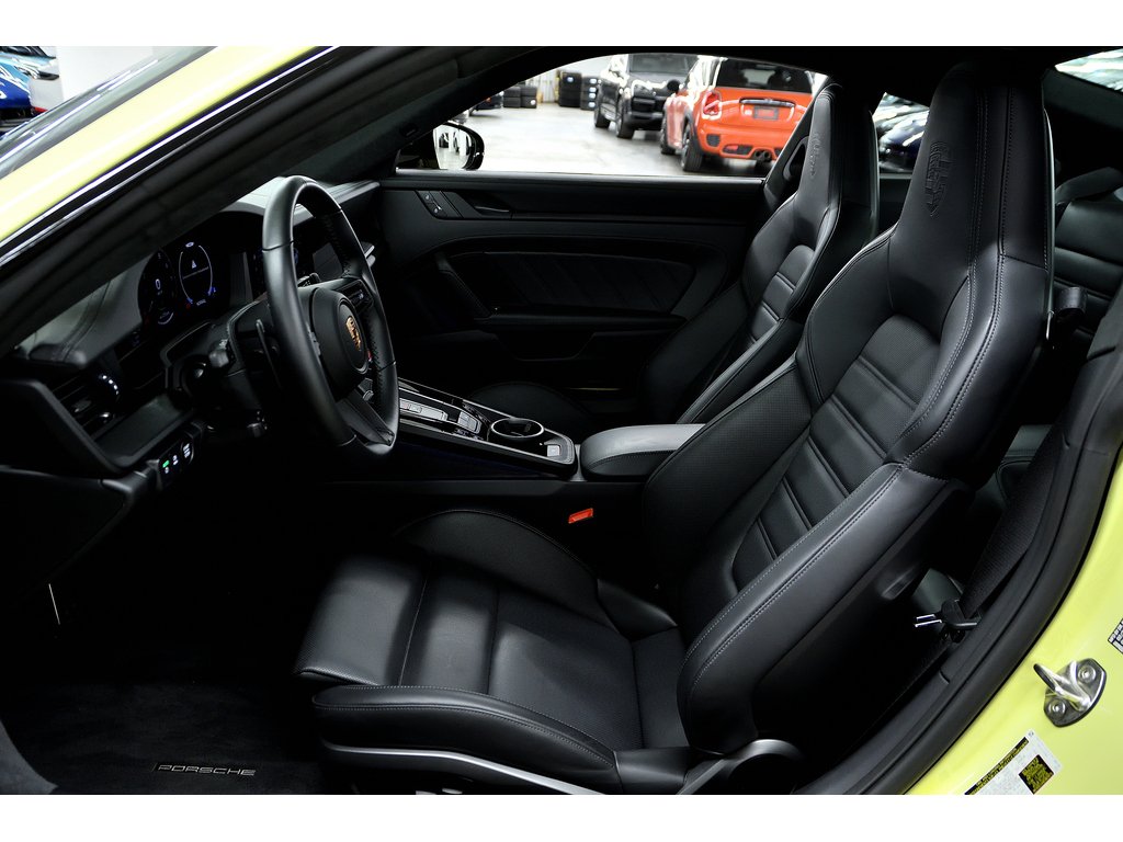 Porsche 911 Carrera 4 GTS Coupe 2025 à Laval, Québec - 12 - w1024h768px