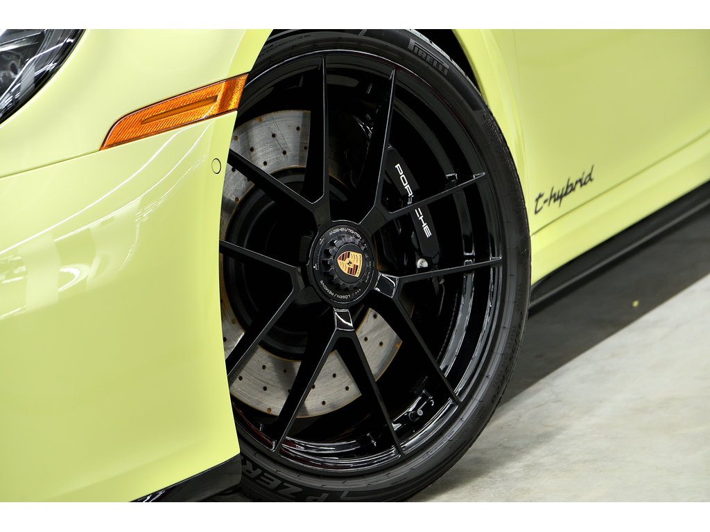 Porsche 911 Carrera 4 GTS Coupe 2025 à Laval, Québec - 8 - w1024h768px