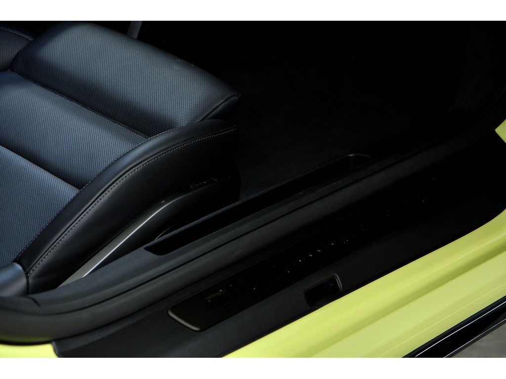 2025 Porsche 911 Carrera 4 GTS Coupe in Laval, Quebec - 36 - w1024h768px