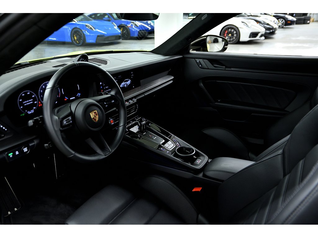 2025 Porsche 911 Carrera 4 GTS Coupe in Laval, Quebec - 11 - w1024h768px