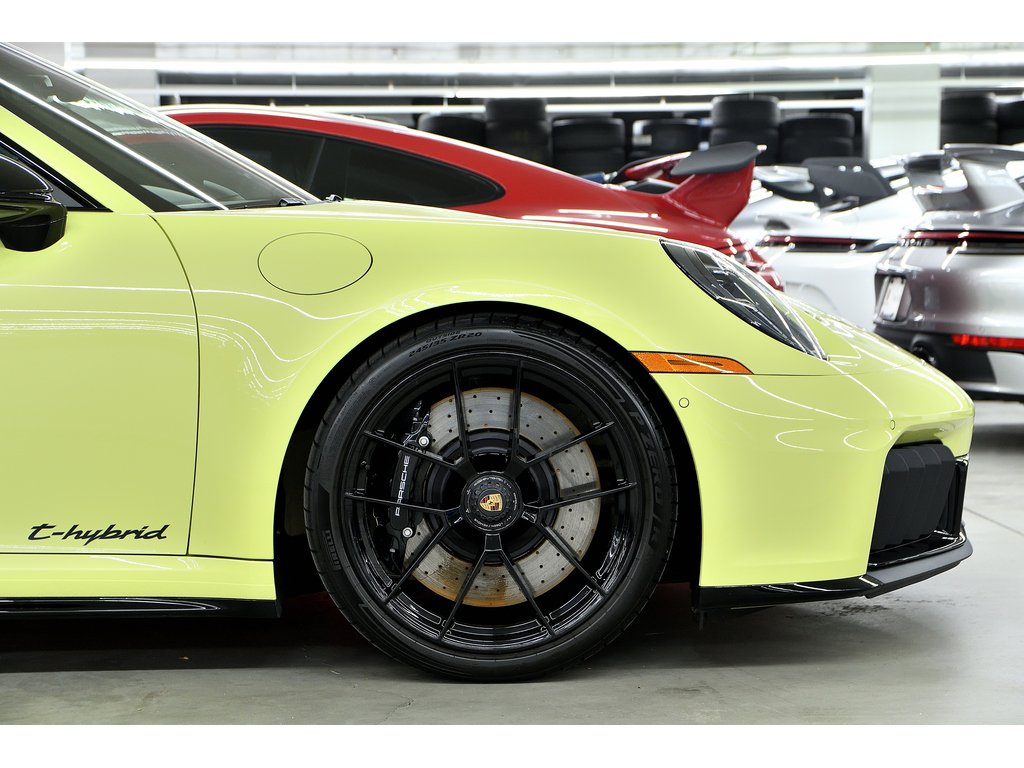 Porsche 911 Carrera 4 GTS Coupe 2025 à Laval, Québec - 9 - w1024h768px