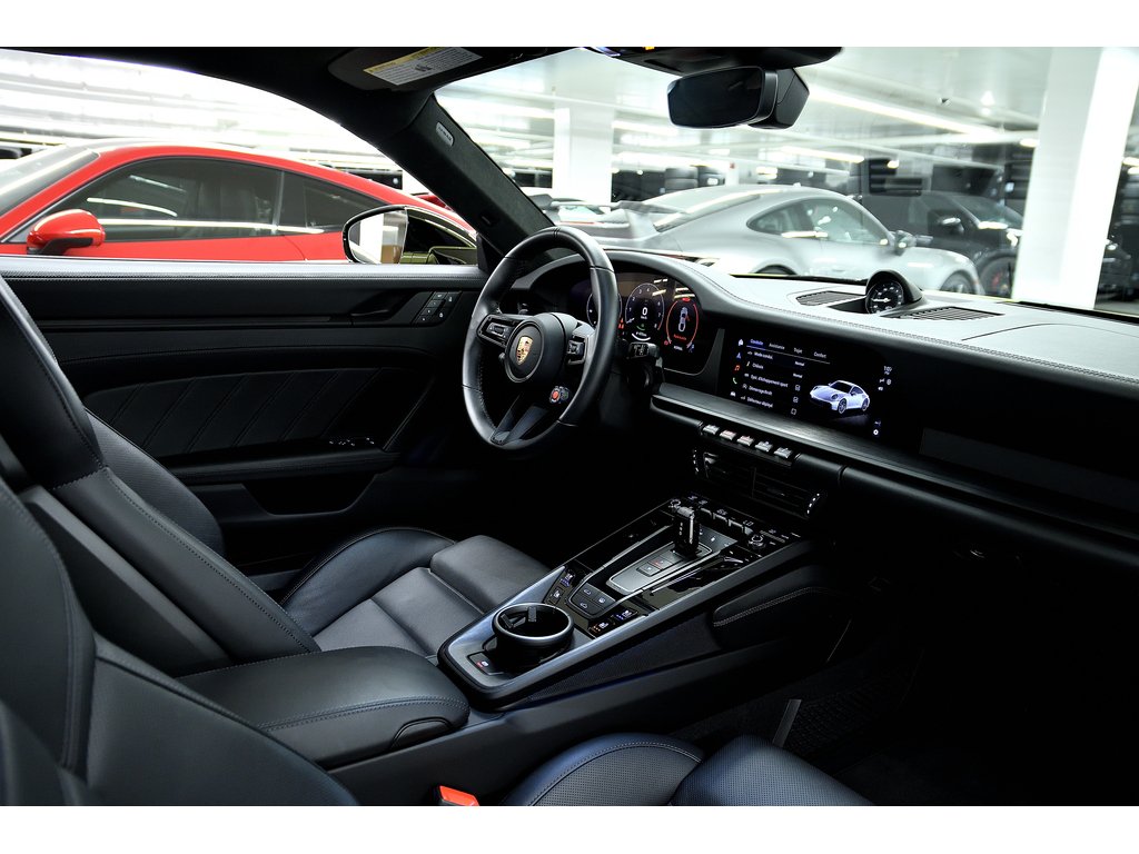 2025 Porsche 911 Carrera 4 GTS Coupe in Laval, Quebec - 34 - w1024h768px