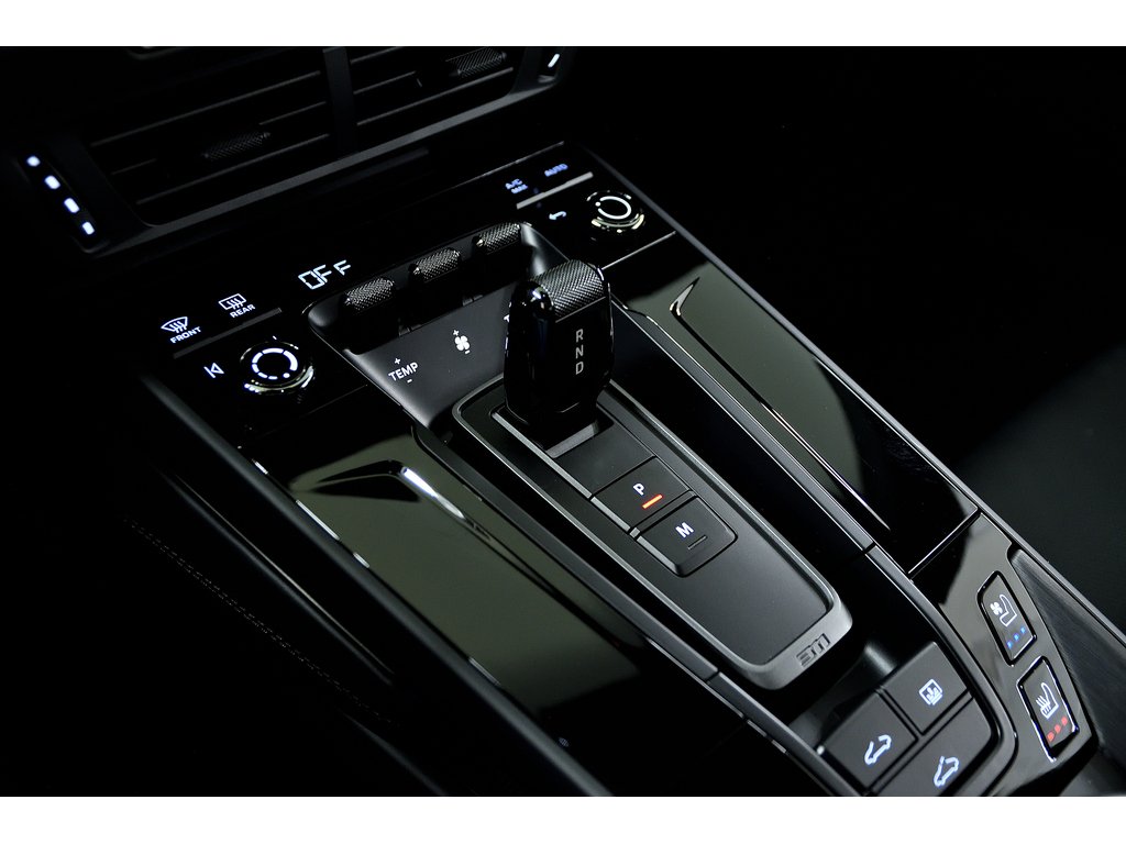 Porsche 911 Carrera 4 GTS Coupe 2025 à Laval, Québec - 27 - w1024h768px