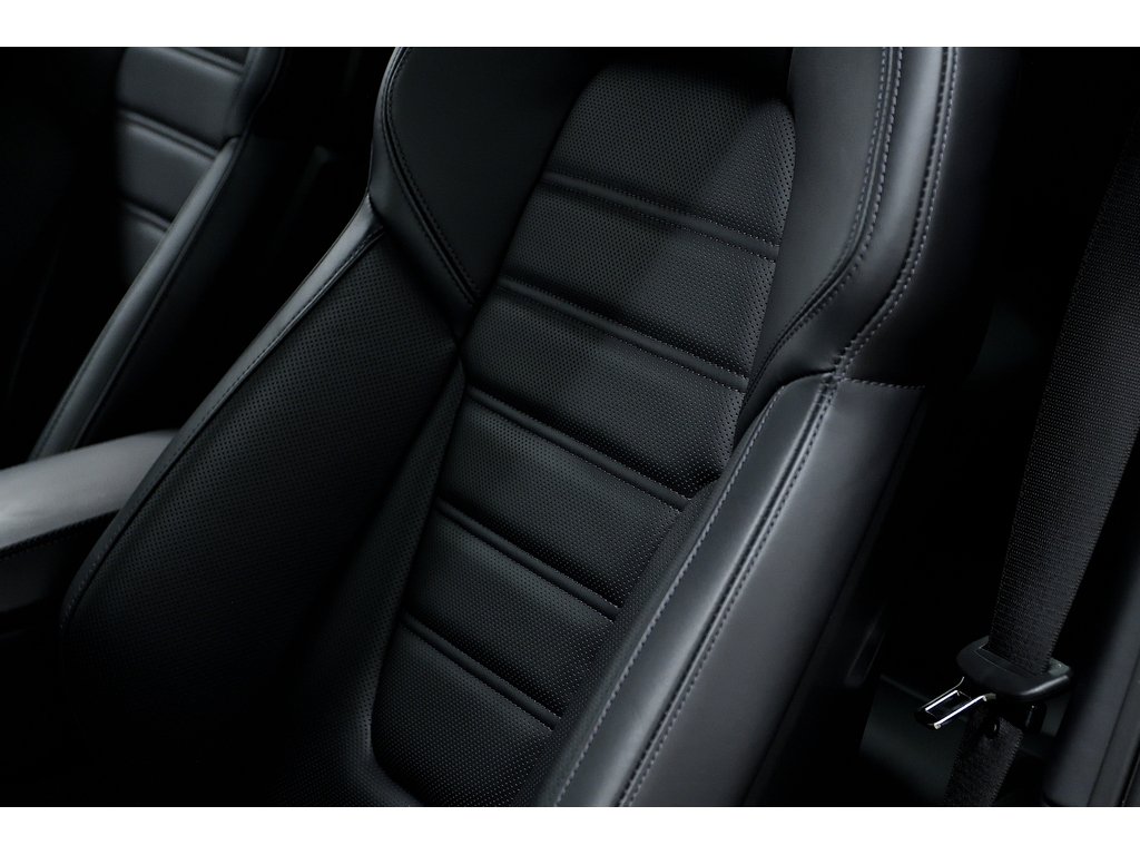 2025 Porsche 911 Carrera 4 GTS Coupe in Laval, Quebec - 15 - w1024h768px