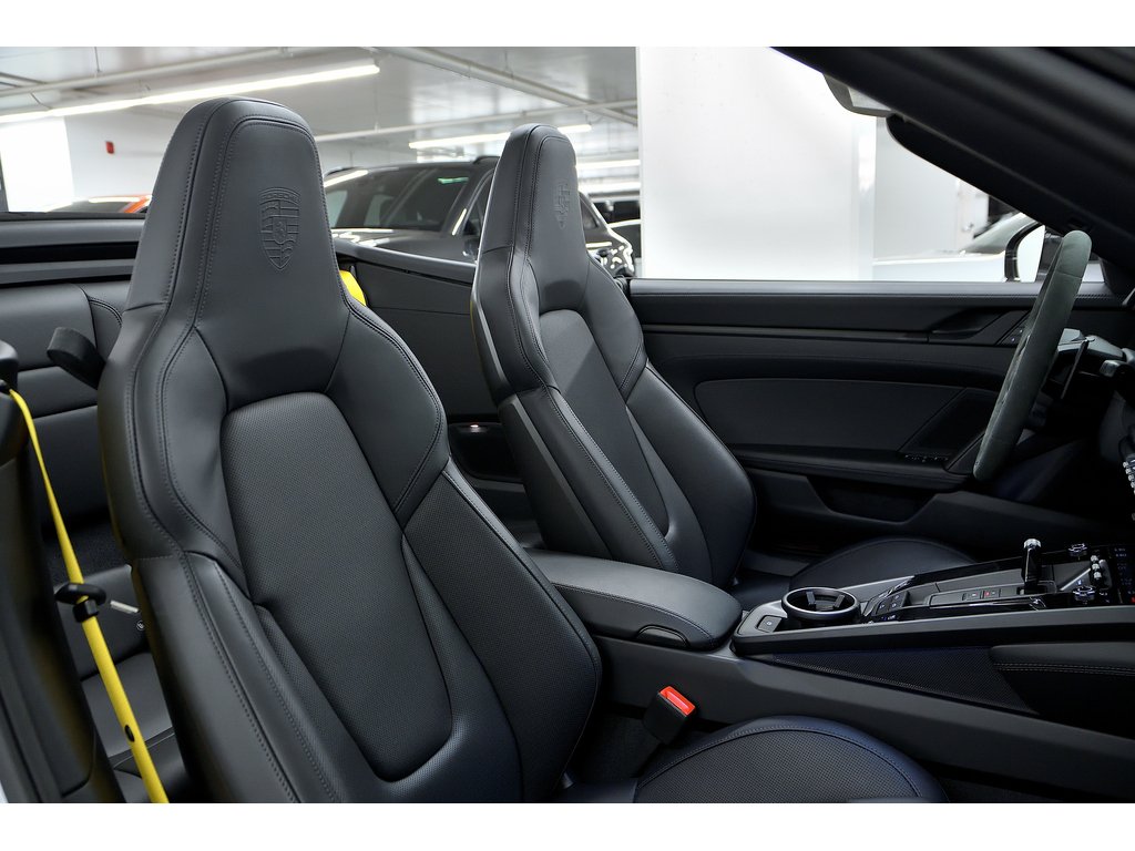2025 Porsche 911 Carrera 4 GTS Cabriolet / Premium Package / BOSE in Laval, Quebec - 33 - w1024h768px