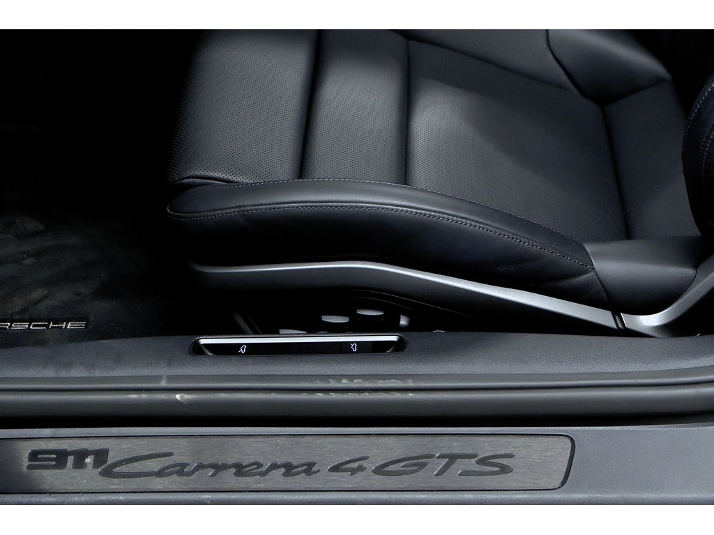 2025 Porsche 911 Carrera 4 GTS Cabriolet / Premium Package / BOSE in Laval, Quebec - 12 - w1024h768px