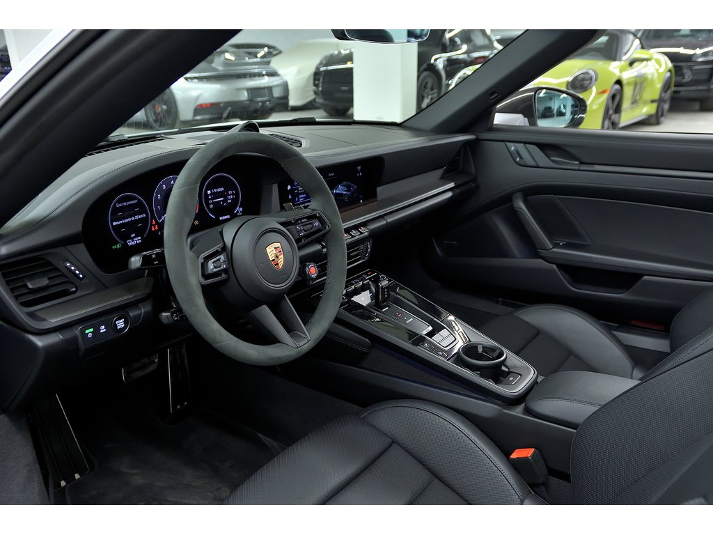2025 Porsche 911 Carrera 4 GTS Cabriolet / Premium Package / BOSE in Laval, Quebec - 11 - w1024h768px