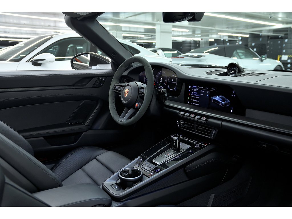 2025 Porsche 911 Carrera 4 GTS Cabriolet / Premium Package / BOSE in Laval, Quebec - 30 - w1024h768px