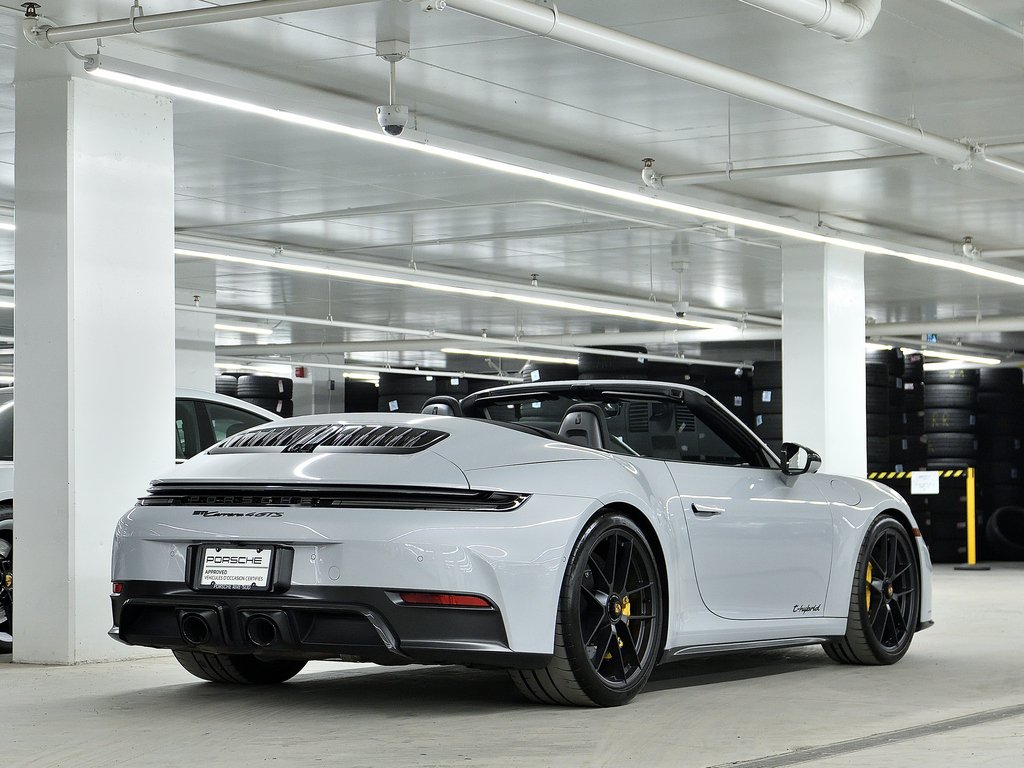 2025 Porsche 911 Carrera 4 GTS Cabriolet / Premium Package / BOSE in Laval, Quebec - 3 - w1024h768px