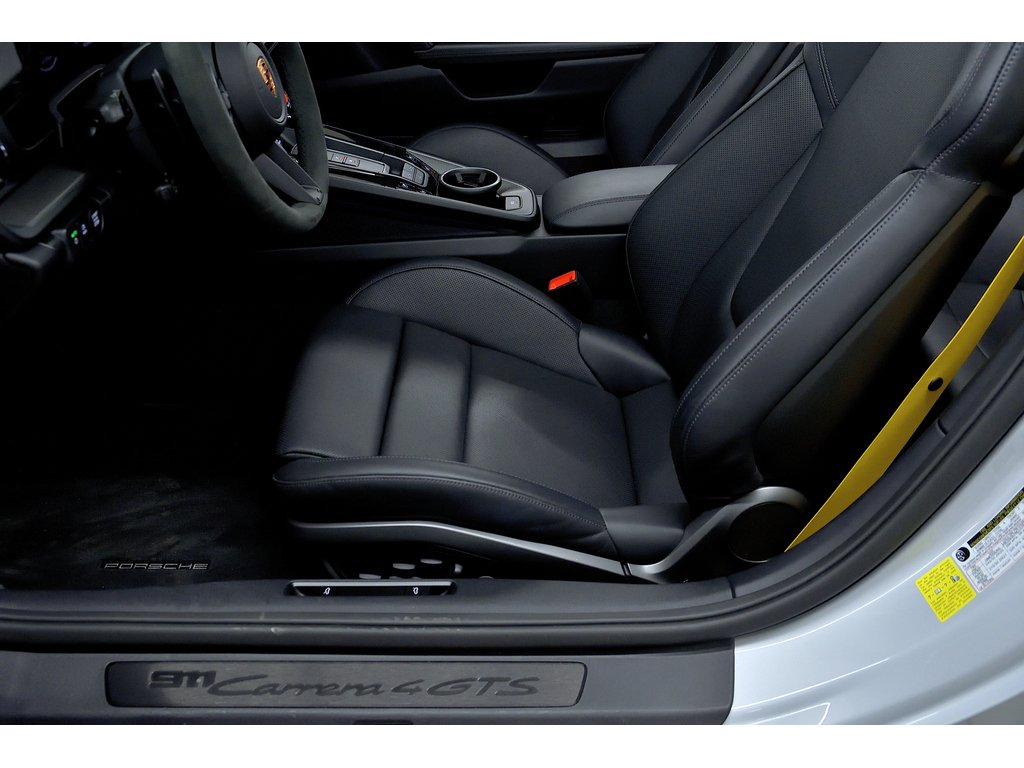 2025 Porsche 911 Carrera 4 GTS Cabriolet / Premium Package / BOSE in Laval, Quebec - 13 - w1024h768px