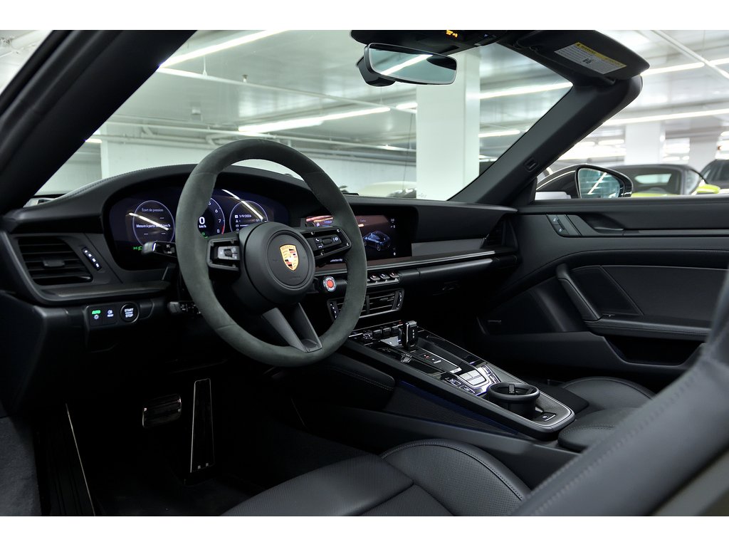 2025 Porsche 911 Carrera 4 GTS Cabriolet / Premium Package / BOSE in Laval, Quebec - 10 - w1024h768px